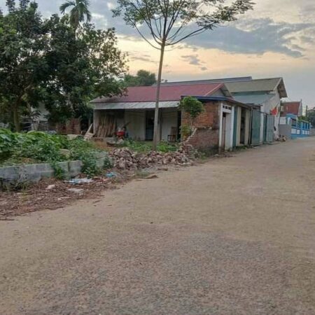 Chính chủ gửi bán diện tích 160 m2, hai mặt tiền, đường thông tứ tung, mặt tiền và hậu bằng nhau