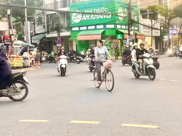 Mặt tiền kinh doanh kim cương -ngay ngã tư trung tâm Hải Châu -Giá chỉ 10 tỷ.