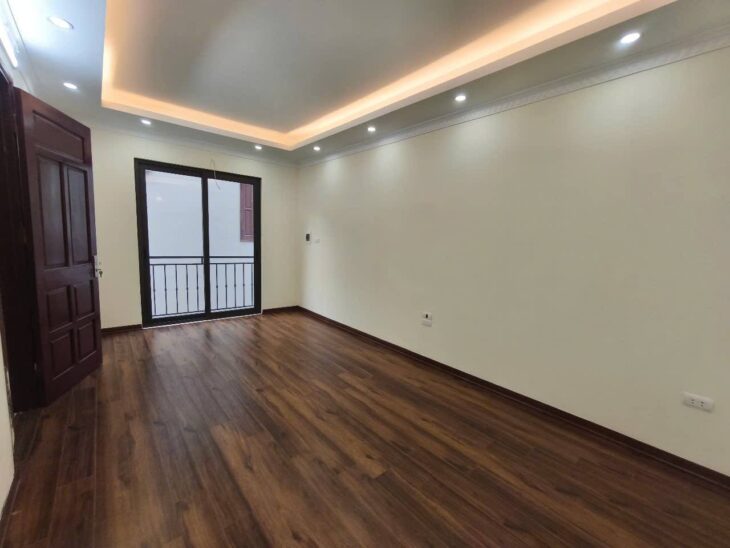 Cự Khối,Long Biên DT 30m2 x mt5m cách 1 nhà ra ô tô tránh giá chỉ 4.8 tỷ