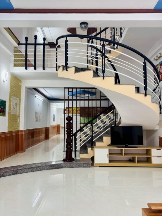 ???? Bán nhà nhà 3 tầng đẹp, kiên cố, sát chợ Miếu Bông, 100m2, kinh doanh rất tốt chỉ hơn 2 tỷ