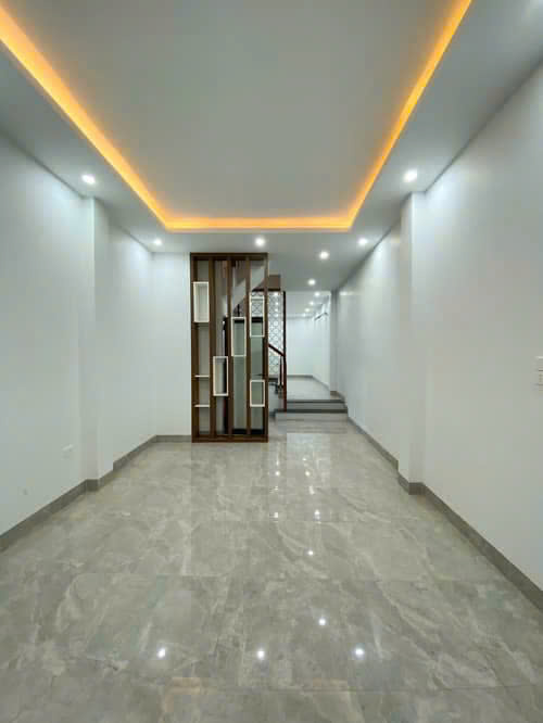 Bán nhà mới đẹp dt 52m2, 5 tầng, 8 phòng ngủ, Yên Lãng thông Thái Thịnh, Láng, 10m ra ô tô tránh,