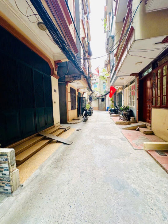 Vip! Bán nhà CHÙA BỘC, 30m2, 6 tỷ, Phân lô, Gần Ô Tô, 5 tầng, 4 Ngủ, Sổ chính chủ