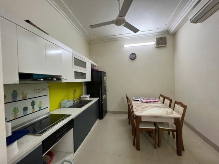 Bán nhà 5 Tầng phố Dịch Vọng Hậu 40m2 Chỉ 9.5 tỷ Cầu Giấy, Dòng tiền, KD, Ngõ Thông