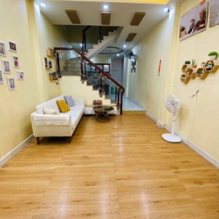 ► Nhà Kiệt thẳng ra MT Hoàng Diệu Chợ Mới, 93m2, 2 tầng, sân rộng 4PN, 3.x tỷ