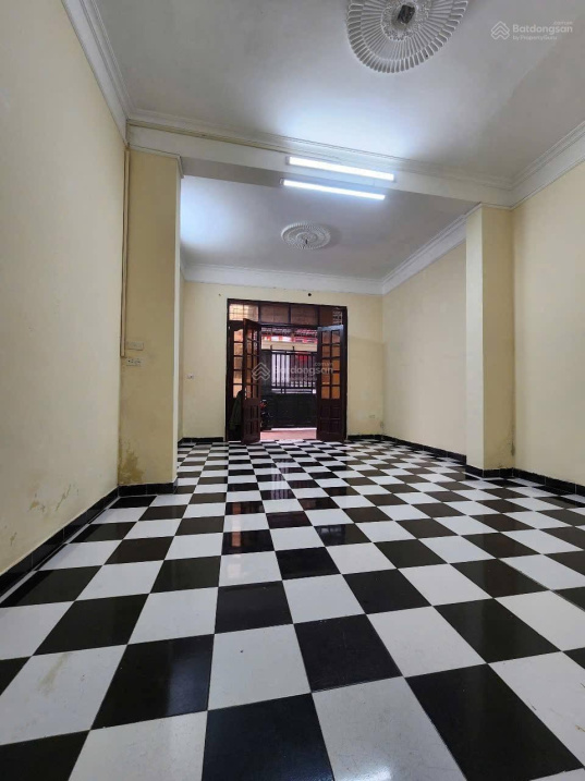 Nhà Hoàng Hoa Thám 81m2, MT 4.8m, ngõ rộng 2m, 2 thoáng, ngõ thông, gần ô tô giá đầu tư chỉ 11.9 tỷ