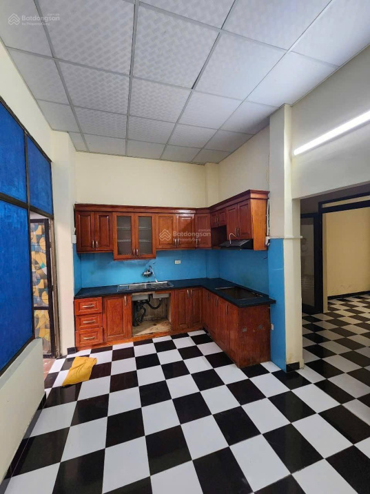 Nhà Hoàng Hoa Thám 81m2, MT 4.8m, ngõ rộng 2m, 2 thoáng, ngõ thông, gần ô tô giá đầu tư chỉ 11.9 tỷ