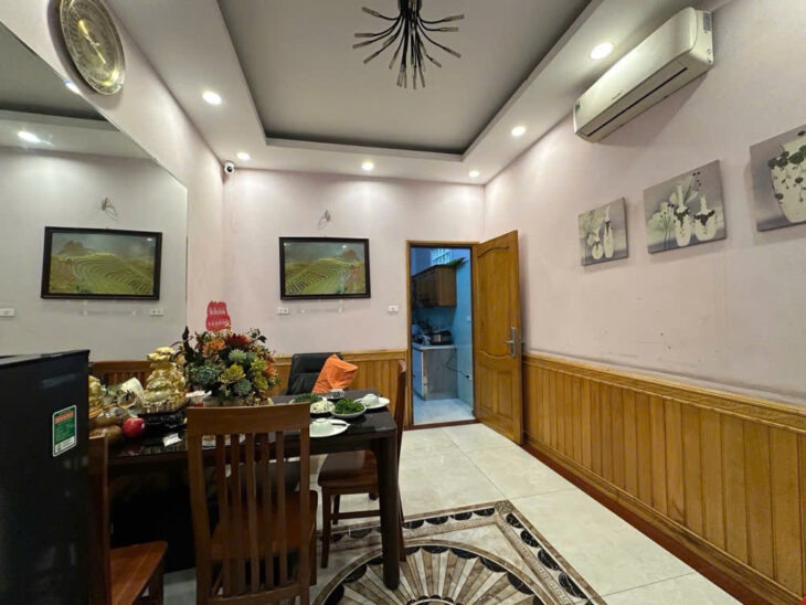 Tuyệt vời! Bán nhà NGỌC KHÁNH, 40m2, chỉ 6,8 tỷ, Phố VIP, Ngõ thông, Gần hồ, Ở ngay