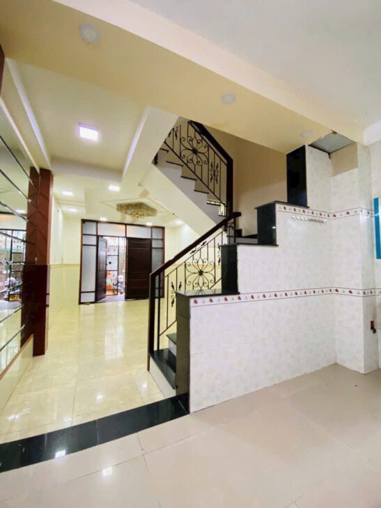 BÁN NHÀ 3 TẦNG – 48m2 – HẺM XE HƠI – SÁT CHỢ TÂN HƯƠNG – NHỈNH 5 TỶ