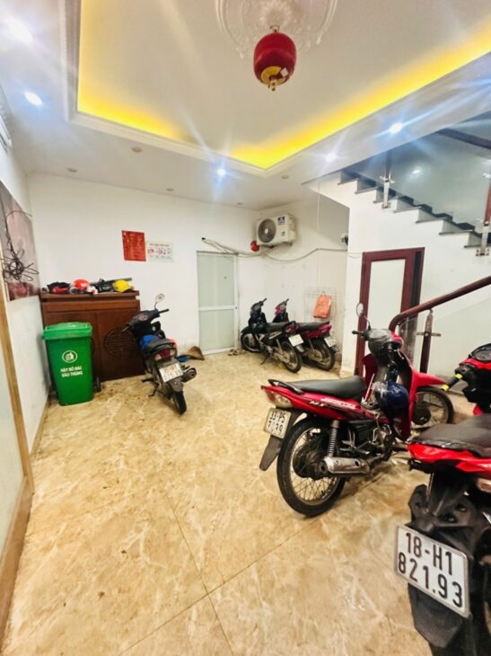 CCMN 10 Phòng Trần Thái Tông, Dịch Vọng Hậu, ngõ thông, sát phố 52m 10.5 tỷ