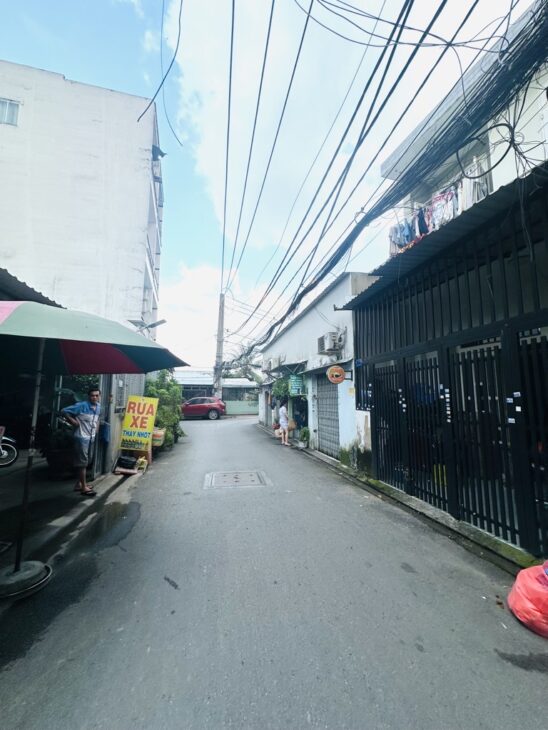 HẺM XE HƠI NGAY TÊN LỬA, 2 TẦNG 120M2, GIẢM SÂU CHỈ CÒN 7.8 Tỷ