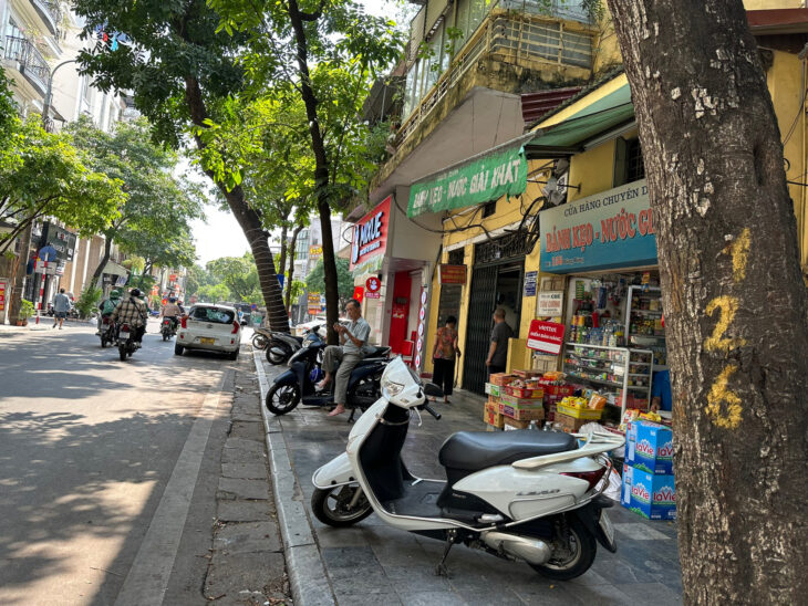 Cho thuê nhà mặt phố Ngô Quyền 50m2 vỉa hè rộng oto đỗ cửa