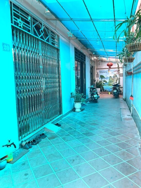Bán nhà ngõ 594 Thiên Lôi, 48m 3 tầng, sân cổng, Giá 2.55 tỉ, cách AEON 500m