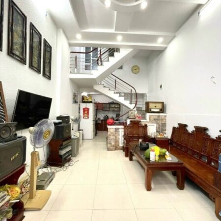 Bán nhà ngõ 594 Thiên Lôi, 48m 3 tầng, sân cổng, Giá 2.55 tỉ, cách AEON 500m