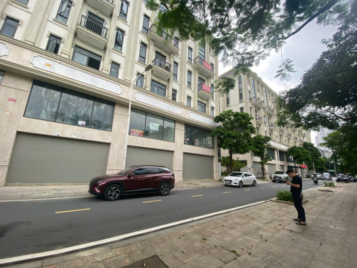 Cho thuê tòa văn phòng siêu đẹp căn góc Him Lam Vạn Phúc. DT 182m2*6 tầng mặt tiền 13m cực đẹp