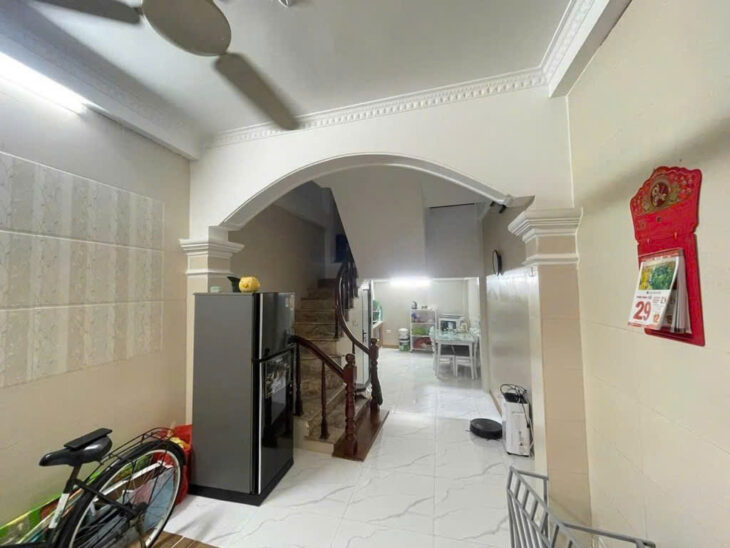 Cho thuê gấp giá rẻ Trương Định 100m, 1 sàn, mặt tiền 5m, 12 tr/th Hoàng Mai.
