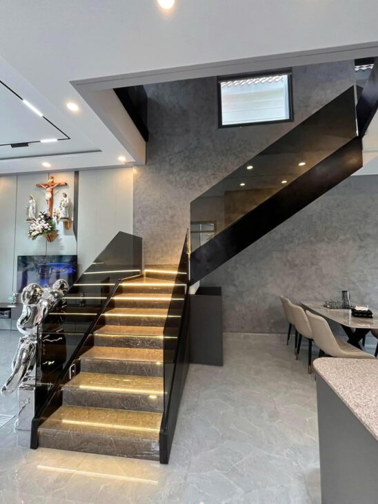 BÁN NHÀ PHỐ BÁT KHỐI, 5 TẦNG, NGÕ RỘNG, Ở NGAY