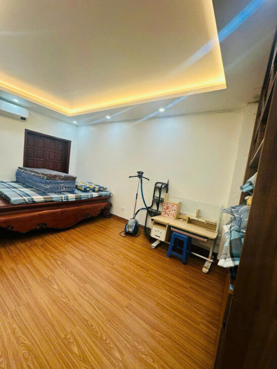 Cho thuê nhà phân lô Phạm Tuấn Tài, 50m2, 5 tầng làm văn phòng, kinh doanh, để ở