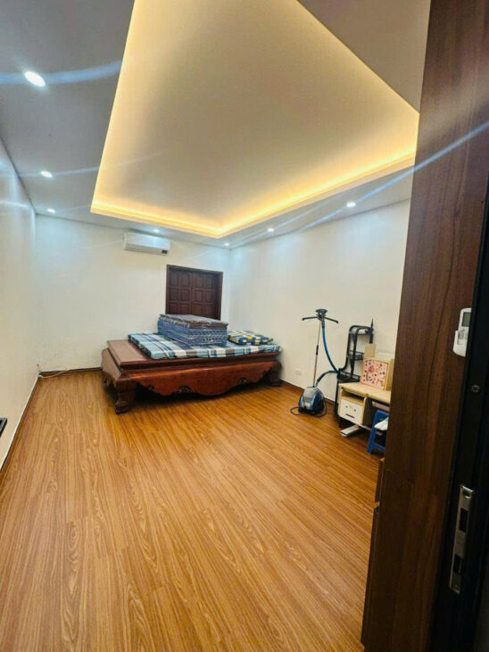 Cho thuê nhà phân lô Phạm Tuấn Tài, 50m2, 5 tầng làm văn phòng, kinh doanh, để ở