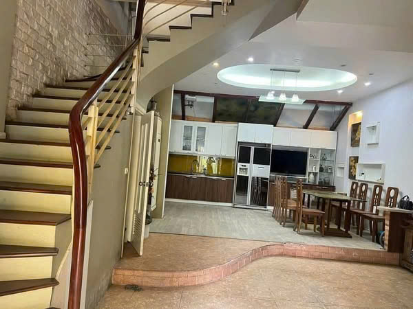 Bán nhà riêng ở Ngõ 7 Phố Phương Liệt, 5 Tầng , Ga Ra Ô Tô 18,8 tỷ, 61m2, 5PN, 4WC, pháp lý đầy đủ