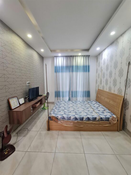 Nhà cho thuê quận 9, KDC cao cấp, DTSD 155m2, full nội thất, 3 tầng, 3 PN, giá 14tr có TL