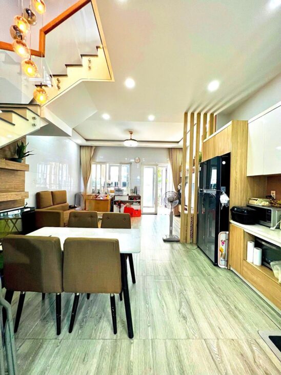 Bán nhà Mega Village Khang Điền, Quận 9, DT 75m2, 3 tầng, 3 phòng ngủ, nhỉnh 7 tỷ