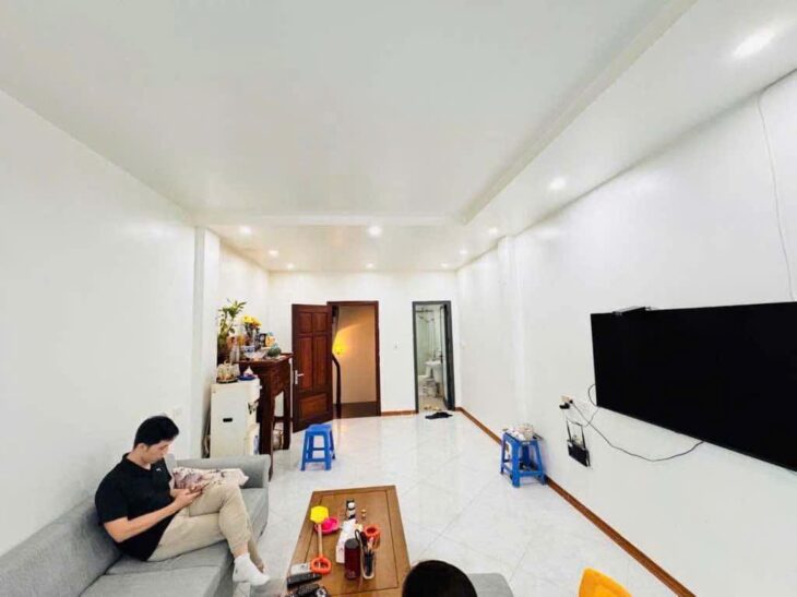 Bán nhà 28 Xuân La 40m2, 5 tầng, ngõ thông ô tô qua nhà chủ cần bán đã giảm chào 900tr