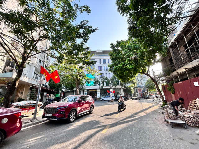 NHÀ PHỐ VIP NGUYỄN SƠN, TRUNG TÂM QUẬN LONG BIÊN, MỚI, Ô TÔ QUA,38M2, 6 TẦNG,11.3 TỶ.