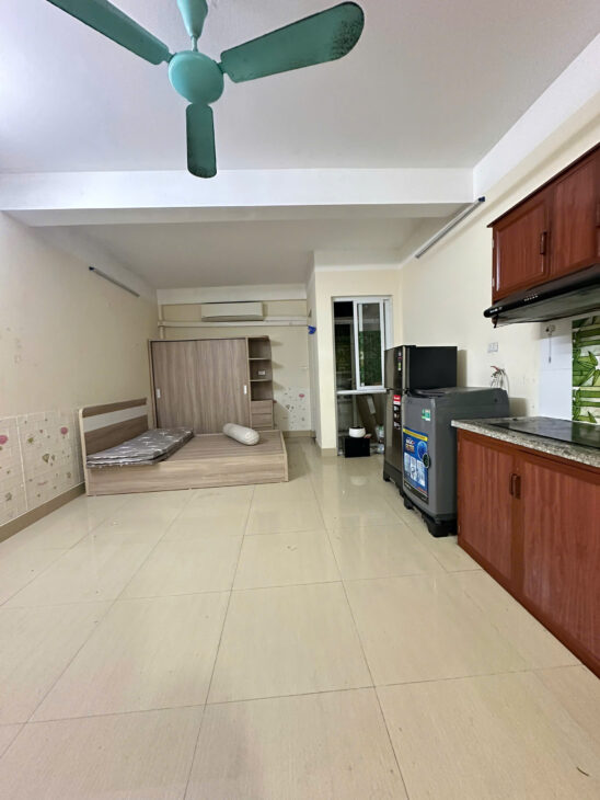 Cho thuê nhà nguyên căn phố Nguyễn Văn Cừ , mặt phố kinh doanh sầm uốt, đi lại thuận tiện. Có vỉa