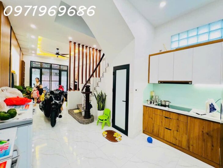 NGÕ PHỐ QUAN NHÂN – NHÀ MỚI Ở NGAY LÔ GÓC 3 MẶT THOÀNG – 41M2 – 5 TẦNG – MT 4M – GIÁ 9.5 TỶ.