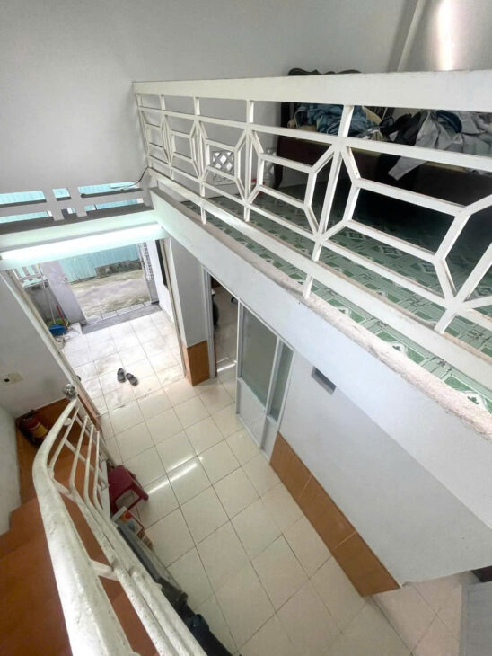 # Nhà sau Lưng MT Lý Thái Tổ, 45m2, 2 tầng, sạch đẹp, 2.35 tỷ