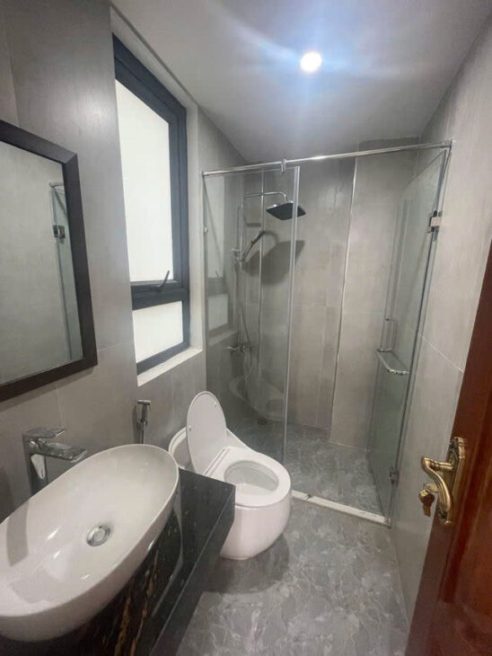 NHÀ MỚI, NGÕ THÔNG, Ô TÔ QUA PHỐ NGỌC THỤY,40M2,6 TẦNG, 8.7 TỶ.LONG BIÊN.