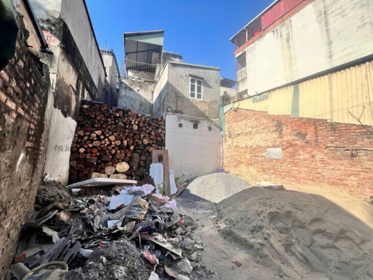 MẶT PHỐ MINH KHAI – HAI BÀ TRƯNG – VỈA HÈ ĐÁ BÓNG – KINH DOANH SẦM UẤT NGÀY ĐÊM- 2 MẶT PHỐ