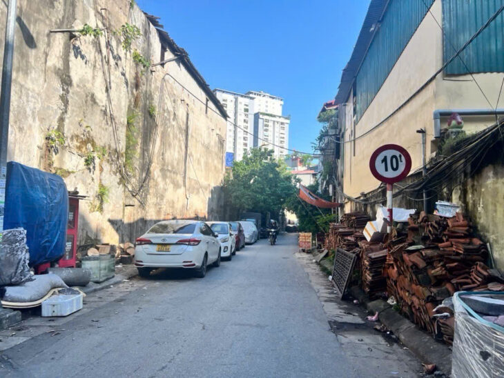 MẶT PHỐ MINH KHAI – HAI BÀ TRƯNG – VỈA HÈ ĐÁ BÓNG – KINH DOANH SẦM UẤT NGÀY ĐÊM- 2 MẶT PHỐ