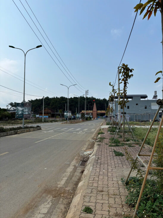 Đất nền Thổ Cư tại Rừng Thông Bản Áng Mộc Châu cần bán gấp giá rẻ nhất thị trường. Sổ Đỏ mới sang