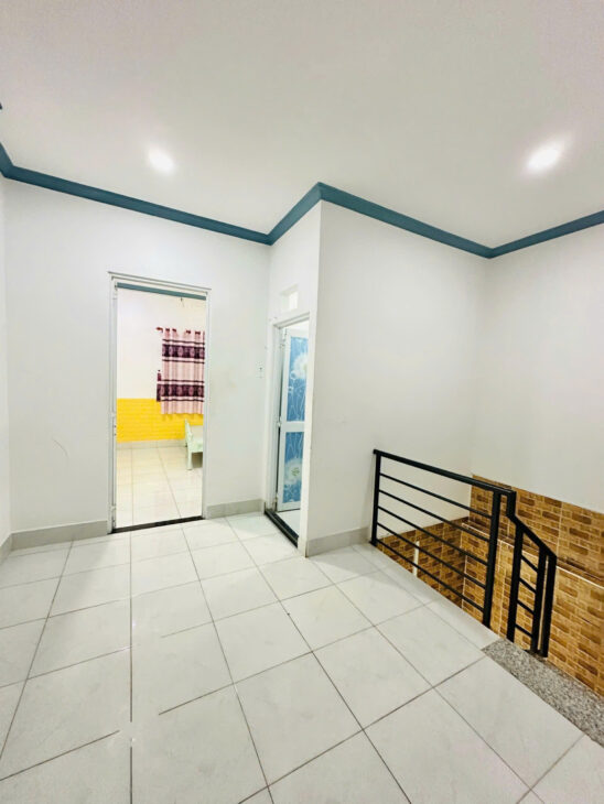 BÁN NHÀ 2 TẦNG – CĂN GÓC THOÁNG MÁT – NGAY CHỢ HUỲNH VĂN CHÍNH – 40M2