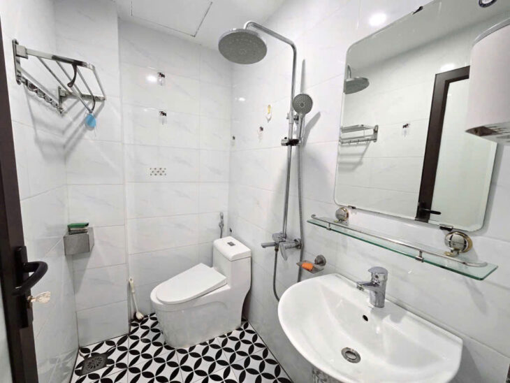 BÁN NHÀ 5 TẦNG CẦU GIẤY – NỘI THẤT SANG TRỌNG – ĐẸP NHƯ BIỆT THỰ – CHỈ 8.9 TỶ
