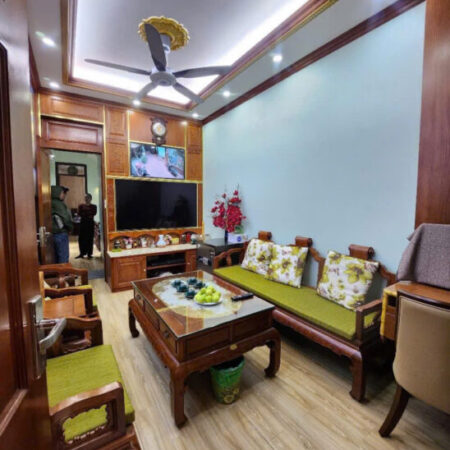 NHƯỢNG LẠI NHÀ GIẢNG VÕ-ĐỐNG ĐA-HAI THOÁNG-Ô TÔ LÙI-FULL NỘI THẤT-DT42m x6 TẦNG,QUANH 8 TỶ