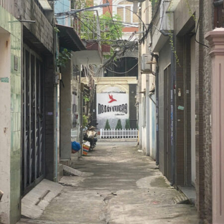 BÁN NHÀ DÀI 13M – HẺM 3M THÔNG- VÀI BƯỚC RA MẶT TIỀN – CHỈ 3,2 TỶ