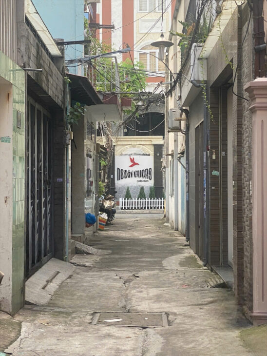 BÁN NHÀ DÀI 13M – HẺM 3M THÔNG- VÀI BƯỚC RA MẶT TIỀN – CHỈ 3,2 TỶ