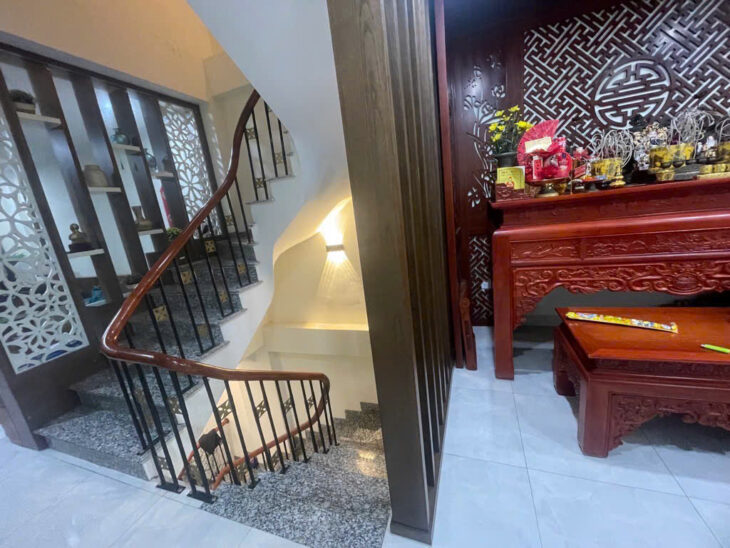 BÁN NHÀ BỒ ĐỀ 50M2* 5 TẦNG* 9.5 TỶ, HIẾM LÔ GÓC, CÁCH 1 NHÀ RA MẶT PHỐ.