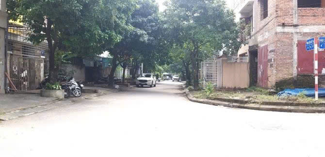 CC bán BT Văn Khê, Hà Đông, DT 181m x 3,5 tầng. Lô góc, SĐCC. Giá 34,2 tỷ. LH: 0964769634