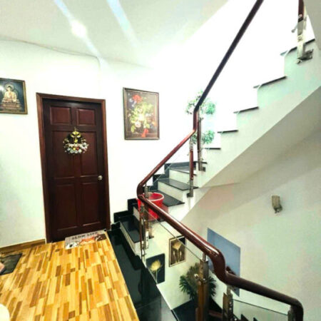 ziu hót giá rẻ 5ty 5t tầng -ngan 7.2m dài 10 phân lơ -ô tô vào nhà -nhà mói -pháp lý chẩn nguyẻn