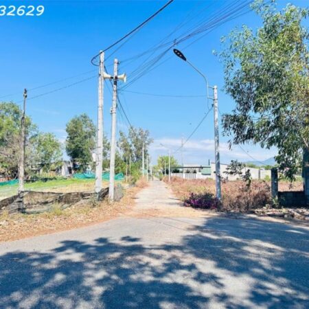 ĐẤT HOT! 900 triệu lô đất 5m x 40m thổ cư Lô 2 Nguyễn Chí Thanh, Tân Bình, thị xã LaGi Sổ riêng
