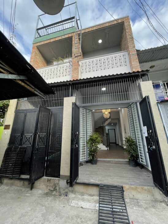 TX43 – 1 sẹc- hẻ 110 NHÀ SIÊU ĐẸP 45M2 – 3PN- SÂN THƯỢNG- sát BỜ SÔNG VÀM THUẬT 2,780 TỶ