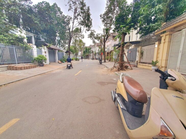 BIỆT THỰ KĐT VĂN PHÚ???? HÀ ĐÔNG???? 200M2 x 3.5T???? MT 11M???? 31.8 TỶ???? VỈA HÈ???? TRƯỚC NHÀ ÔTÔ TRÁNH