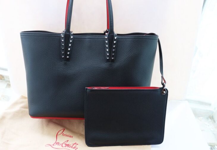Túi xách nữ Louboutin Paris da đen 2 quai xách đính đinh tán + túi treo nhỏ lòng trong siz
