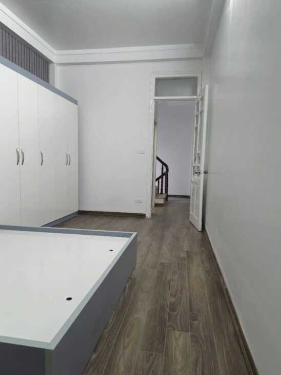 Bán nhà Lĩnh Nam giá 5.25 tỷ, diện tích 28m2, 5 tầng, mặt tiền 3m