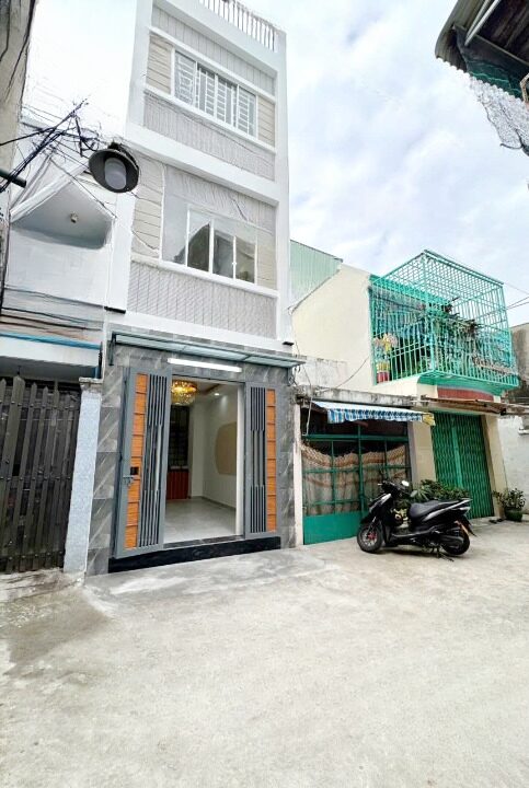 Nhà 4 tầng hẻm trước nhà 4,5m Dương Bá Trạc P1Q8. Giá: 5,78 tỷ TL