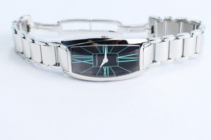 ĐH Nữ : Tiffany & Co. Gemea – Thép nguyên chiếc, Thiết kế mặt đen cọc giờ xanh Ngọc siêu hiếm đẹp…