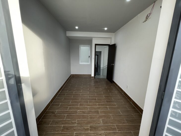 TX43 – 1 sẹc- hẻ 110 NHÀ SIÊU ĐẸP 45M2 – 3PN- SÂN THƯỢNG- sát BỜ SÔNG VÀM THUẬT 2,780 TỶ